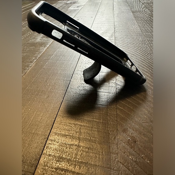 Scooch Wingman phone case for 11 pro. New and unused. - Picture 3 of 3